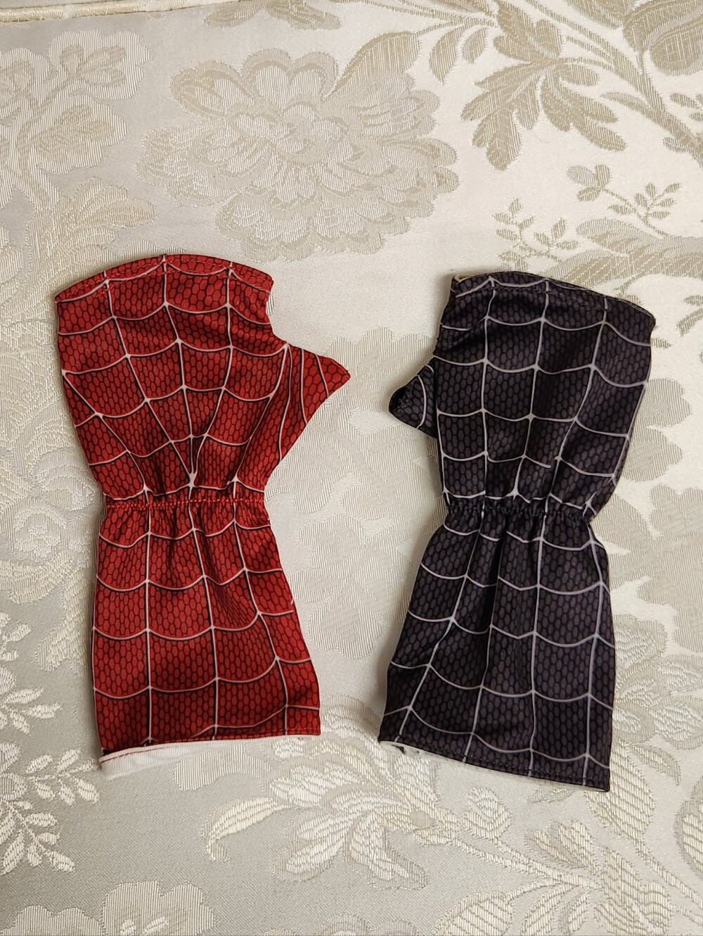 Marvel Spiderman youth kids Red & Black fingerless gloves RARE